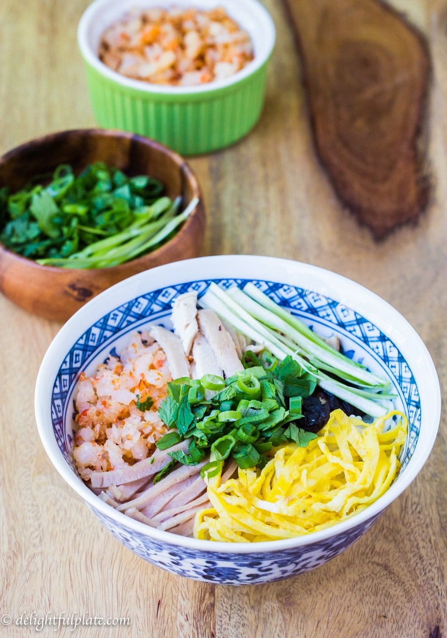 Vietnamese Bun thang (Hanoi rice vermicelli noodles with chicken, eggs ...