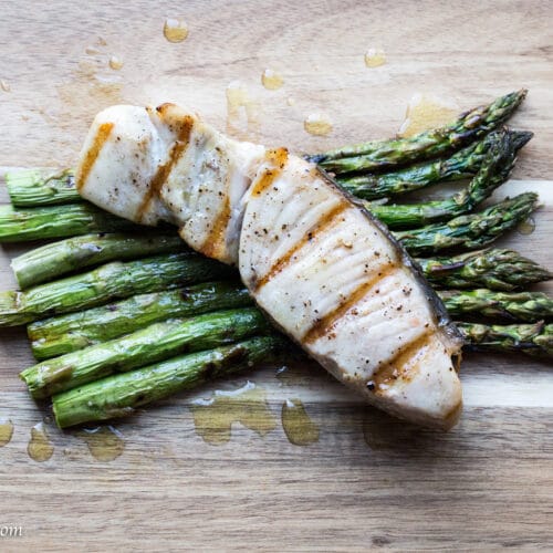 Grilled opah with asparagus