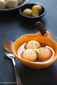 Vietnamese Glutinous Rice Balls are filled with mung bean paste and bathed in the fragrant and sweet ginger syrup. This warm dessert is very fulfilling and comforting.