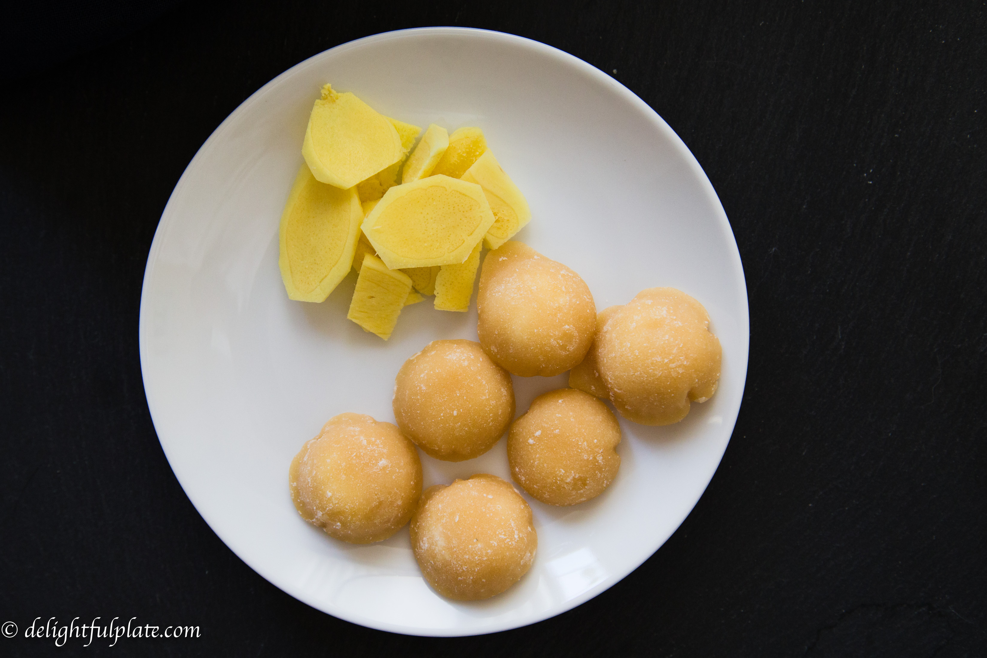 Vietnamese Glutinous Rice Balls in Ginger Syrup (Che troi nuoc