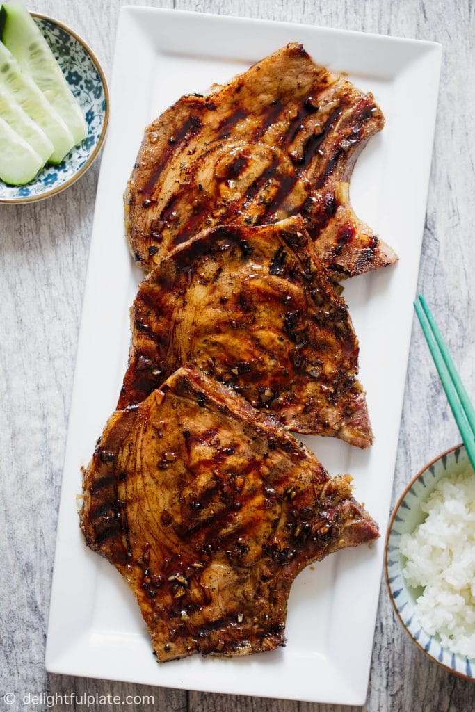 Vietnamese grilled pork chops are tasty and full of lemongrass fragrance. Serve with rice for an quick and easy dinner.