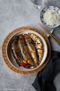 Vietnamese braised sardines with tomatoes and green tea are a delicious savory dish to eat with rice.