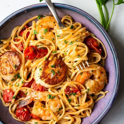 This scallop shrimp pasta with burst cherry tomatoes is perfect for not only quick and simple weeknight meals but also fancy date night dinners. It is so flavorful with sweetness from fresh seafood and umami from burst tomatoes.
