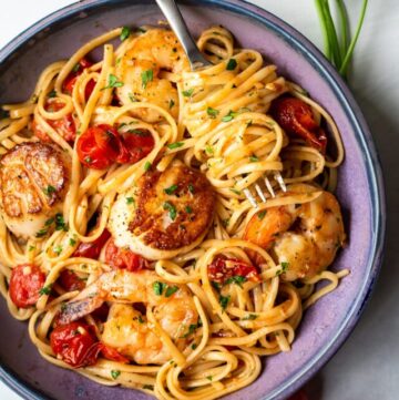 cropped-Scallop-shrimp-pasta-with-burst-cherry-tomatoes-2.jpg