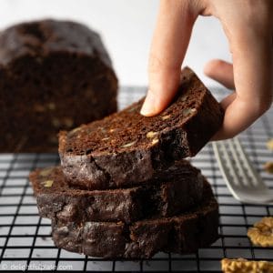 Pane di banane al cioccolato e noci