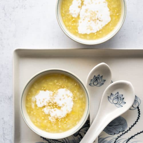 Vietnamese Mung Bean Pudding (che do xanh), a sweet dessert soup featuring split mung bean. It can be served with sticky rice and coconut milk.