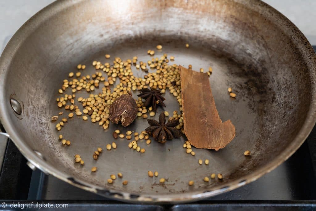 Spices for Pho Ga: cassia bark (or cinnamon stick), star anises, coriander seeds and black cardamom pods