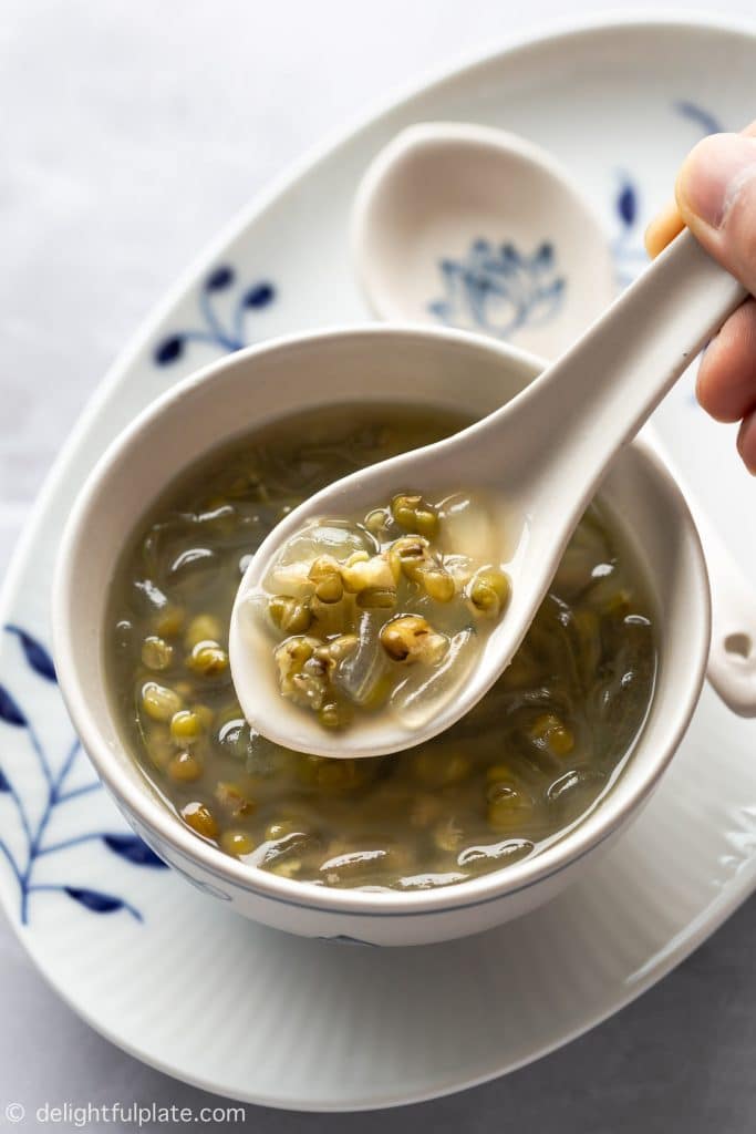 This Vietnamese Mung Bean Sweet Soup with Aloe Vera Gel (Che Dau Xanh Nha Dam) features wholesome mung bean and crunchy aloe vera gel. It is a delicious and healthy chilled dessert for summer.