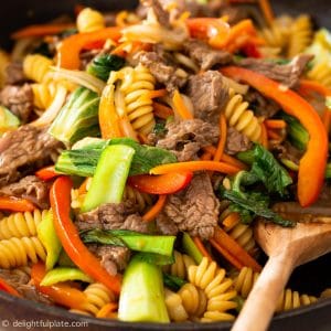 a pan with freshly-cooked Vietnamese style pasta with beef (Nui xao bo)