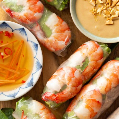 a plate of Vietnamese summer rolls (goi cuon)