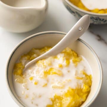 a bowl of Vietnamese sweet corn pudding