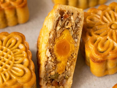 LV mooncake trong 2023  Bánh trung thu, Thủ công, Thiết kế