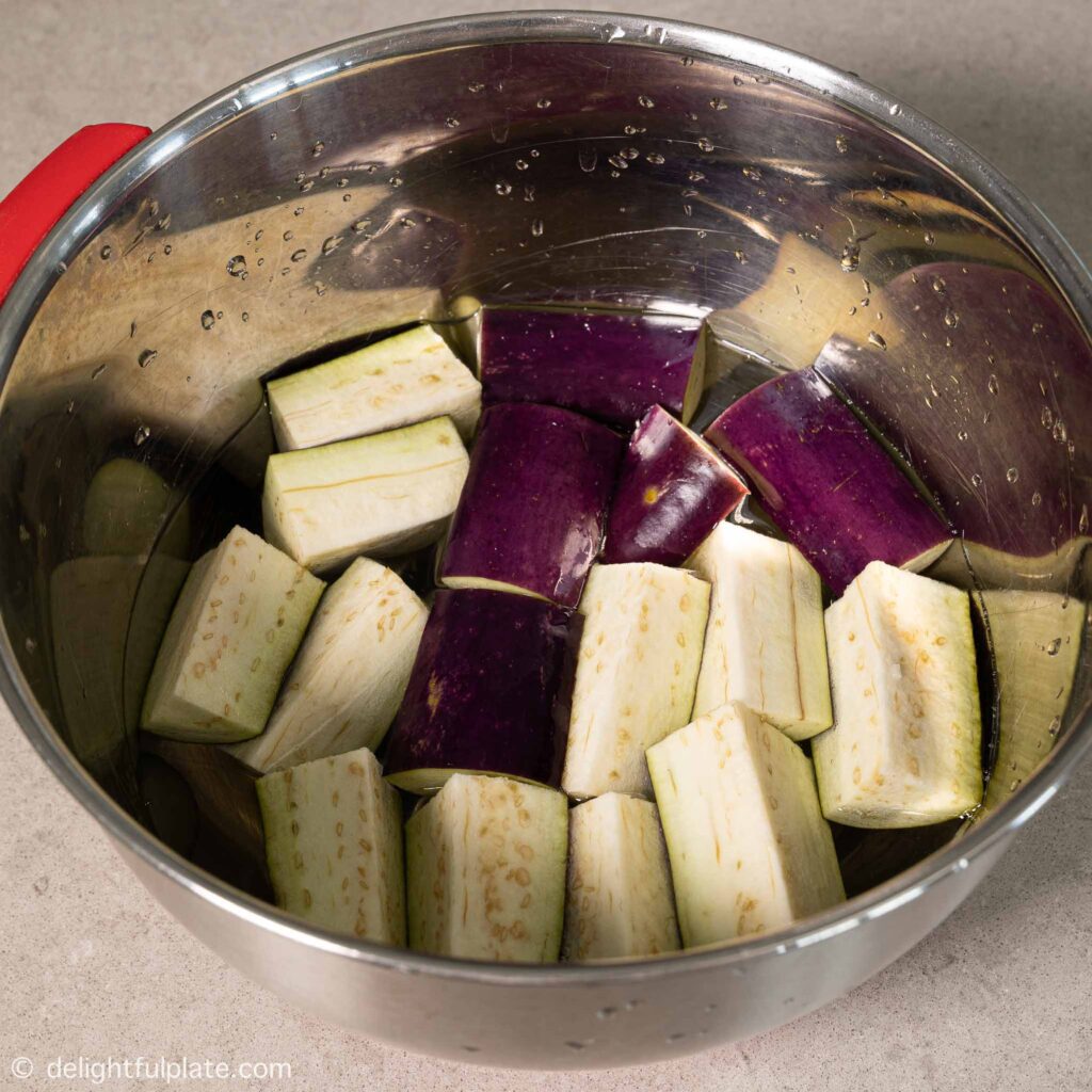 Soaking eggplant in salted water