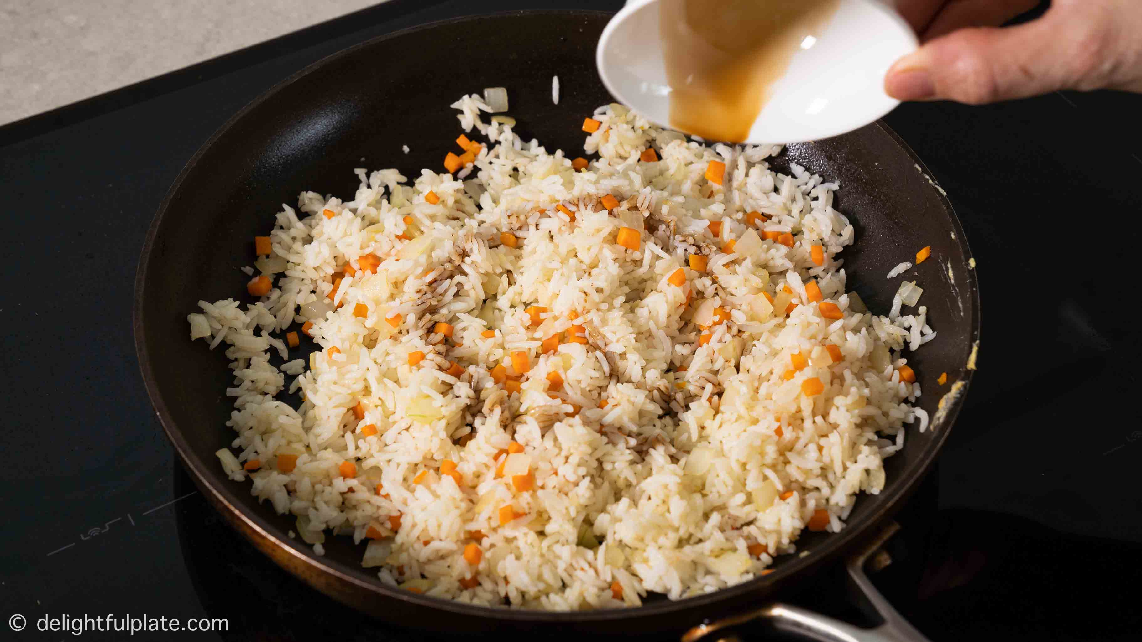 Frying rice with diced vegetables in the pan