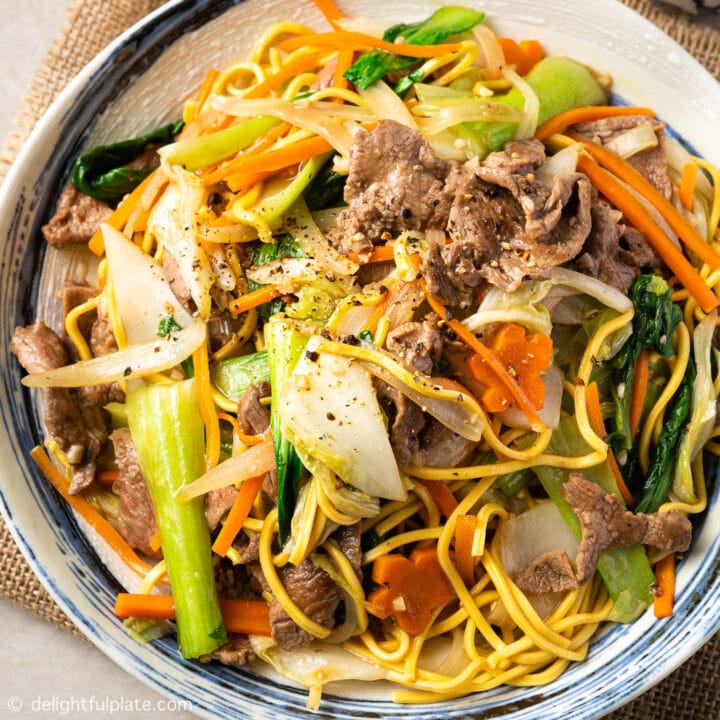 Beef Noodle Stir-fry (Mi Xao Bo) - Delightful Plate