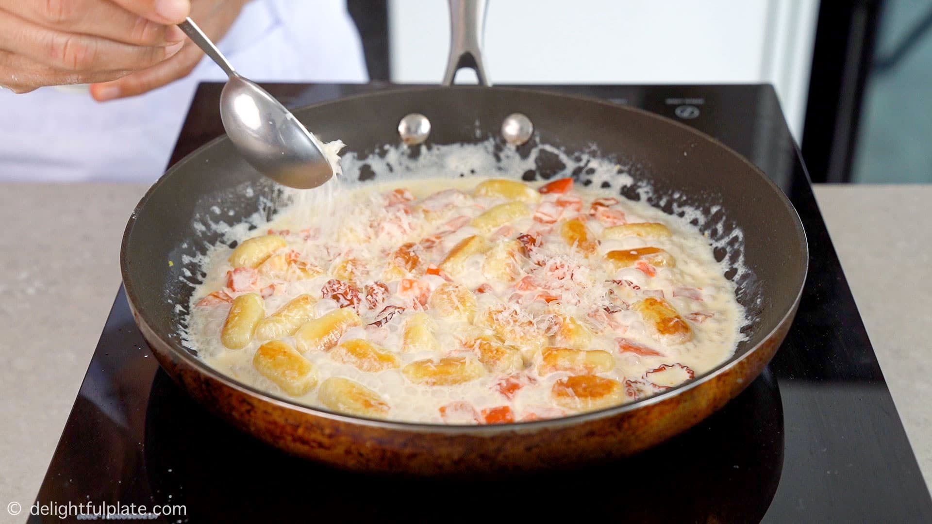 simmer gnocchi with sun dried tomatoes in cream sauce