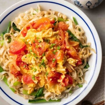 cropped-Scrambled-Eggs-with-Noodles-and-Tomatoes.jpg