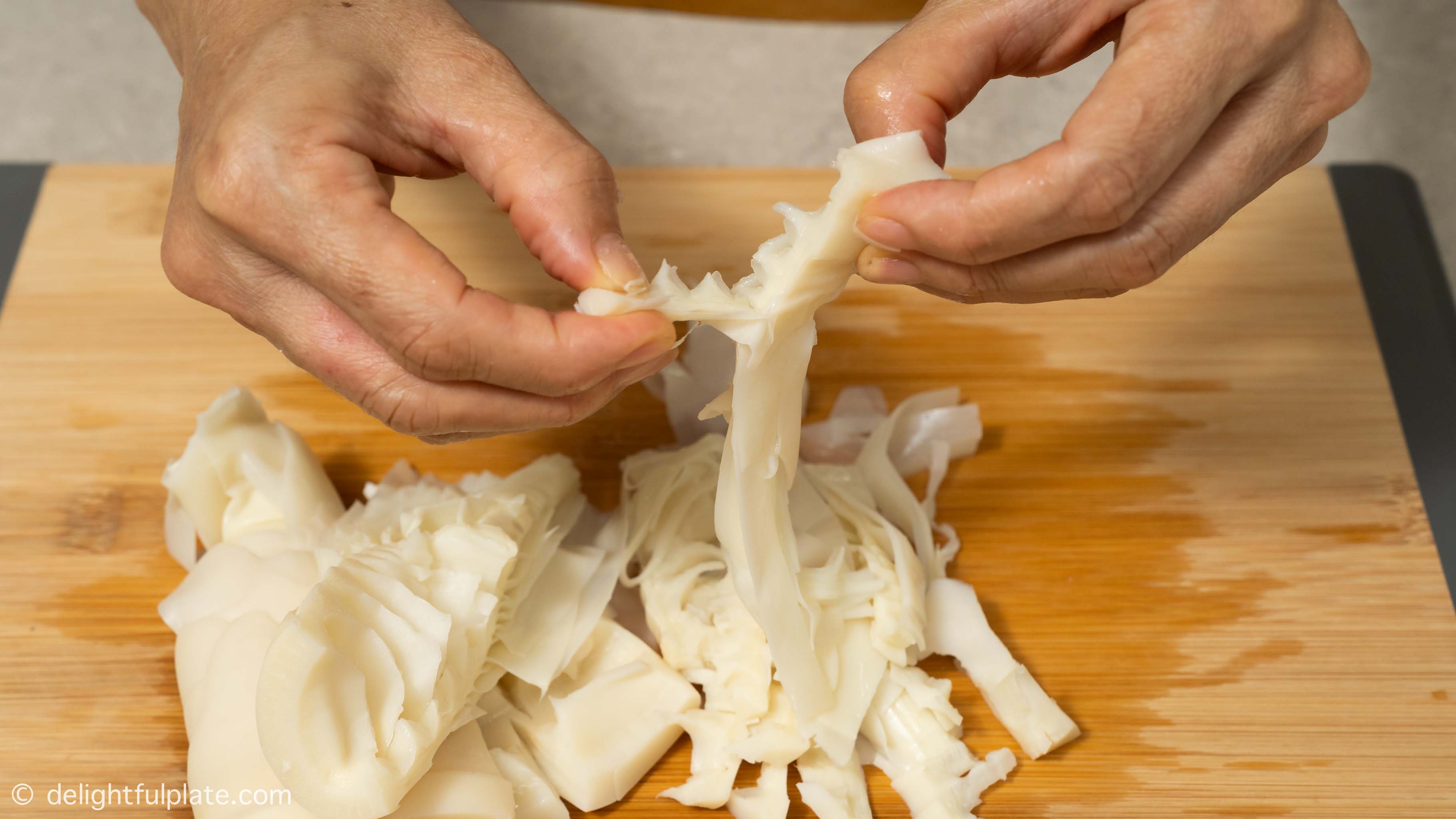 shredding boiled bamboo shoots by hands