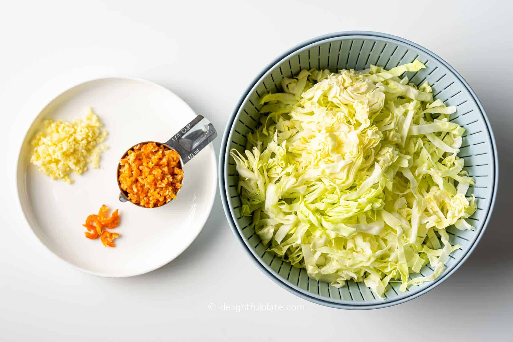 Ingredients for stir-fried cabbage with dried shrimp